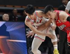 分区决赛季后赛激情夜！郭艾伦里突外投，达拉斯独行侠横扫巴塞罗那(今日混双赛直播回放)