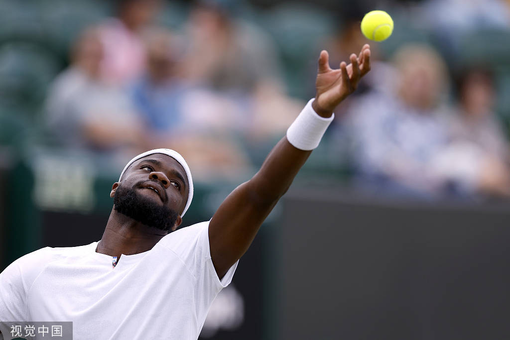  温网四强战对决在即！圣安东尼奥马刺演练定位球，广州队密集防守应对